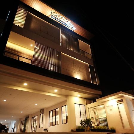 Cozzy Stay Hotel Semarang By Sinergi ภายนอก รูปภาพ