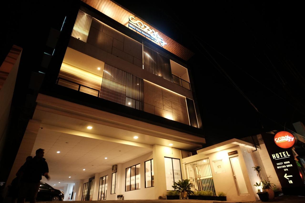 Cozzy Stay Hotel Semarang By Sinergi ภายนอก รูปภาพ